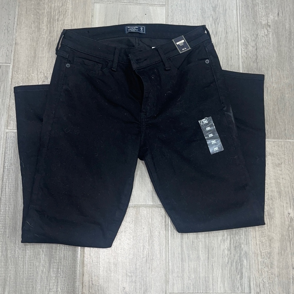 NWT A&F black ankle jeans.